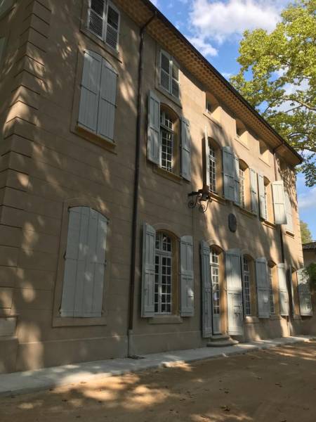 Façade et intérieur en badigeon de chaux teintes sur mesure Terre du Monde